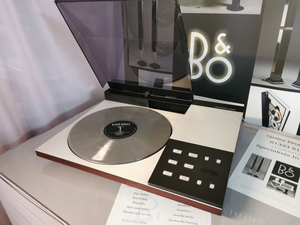 BEOGRAM 8000 TURNTABLE - Quality Dream Audio